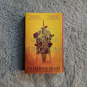 This Woven Kingdom - Tahereh Mafi (paperback)